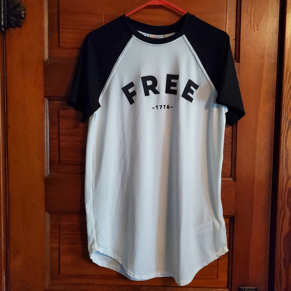 LuLaRoe Axel Top